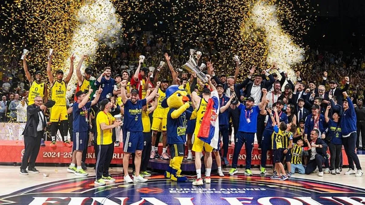 Fenerbahçe Beko, Avrupa Şampiyonluğunu Zafer Yürüyüşüyle Kutlayacak! Taraftarlar Köprü'de Buluşuyor