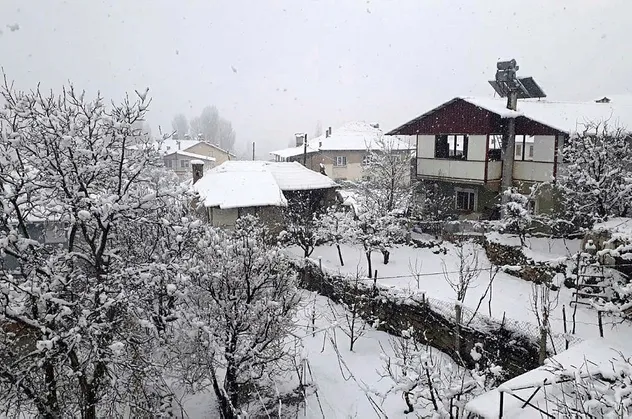 Antalya'nın yüksek kesimlerine kar yağdı
