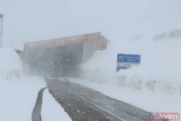 Mayıs ayının ortasında Van Bahçesaray'a 20 santimetre kalınlığında kar yağdı! Yazlık lastiği olanlar yolda kaldı besiciler zor anlar yaşadı - 3