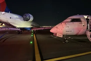 New York LaGuardia’da iki yolcu uçağı çarpıştı: 2 yaralı