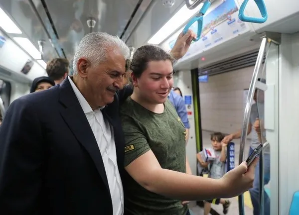 Başbakan Yıldırım metro ve Marmaray'ı kullandı-5