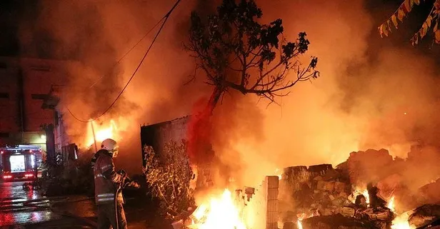 Son dakika: İzmir'de hurda deposunda yangın
