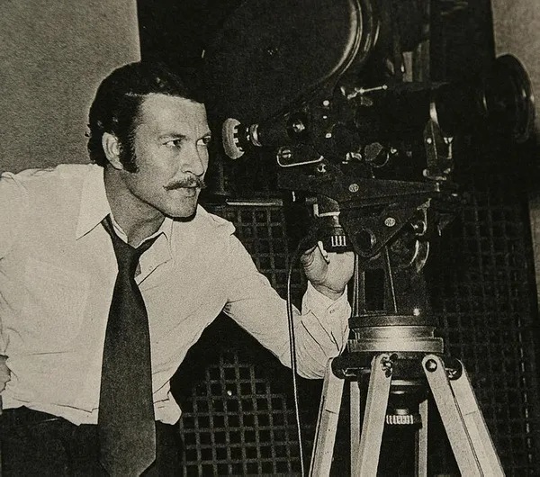 Yeşilçam’ın başı sağolsun: Türk sinemasının usta ismi oyuncu, senarist ve yönetmen Kartal Tibet, vefat etti-3