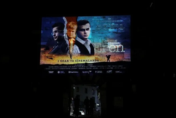 kesisme-iyi-ki-varsin-eren-filmi-duygusal-dakikalar-yasatti-erenlerimiz-oldugu-muddetce-bu-ulkemiz-parcalanmayacak-1641058052090.jpeg "Kesişme; İyi ki Varsın Eren" filmi duygusal dakikalar yaşattı: "Erenlerimiz olduğu müddetçe bu ülkemiz parçalanmayacak"-6