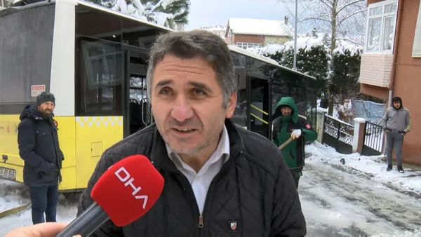 istanbulda-kar-firtinasi-araclar-yollarda-kaldi-iett-otobusu-gidebilsin-diye-yolcular-zipladi-1647156809880.jpg İstanbul'da kar fırtınası! Araçlar yollarda kaldı: İETT otobüsü gidebilsin diye yolcular zıpladı-10