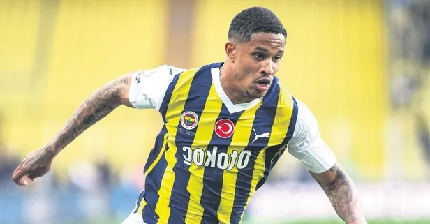 Kafaya takmış bir Oosterwolde’ye bakar