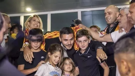 ihanet-mi-ticaret-mi-icardi-wanda-nara-ayriligi-tam-anlamiyla-bomba-etkisi-yaratti-1663966509578.jpeg İhanet mi ticaret mi? Icardı-Wanda Nara ayrılığı tam anlamıyla bomba etkisi yarattı-4