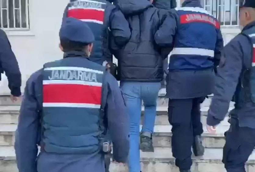 Yunanistan sınırında 17 terör örgütü üyesi yakalandı