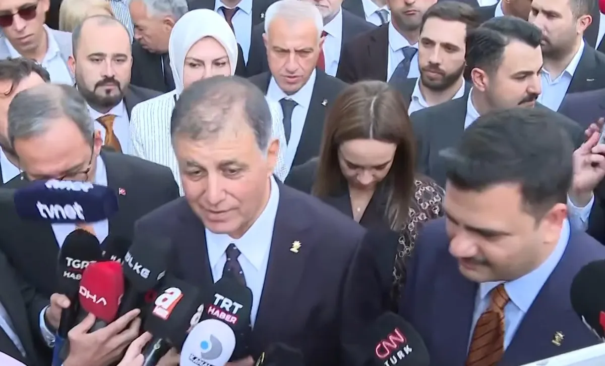 cemil-tugay-gece-gunduz-calisacagiz-1791370218299.jpg Cemil Tugay’dan AK Parti Kongre Merkezi çıkışında net mesaj... Yeni katılımlar yolda mı? | Cumhuriyet mirası vurgusu dikkat çekti-3