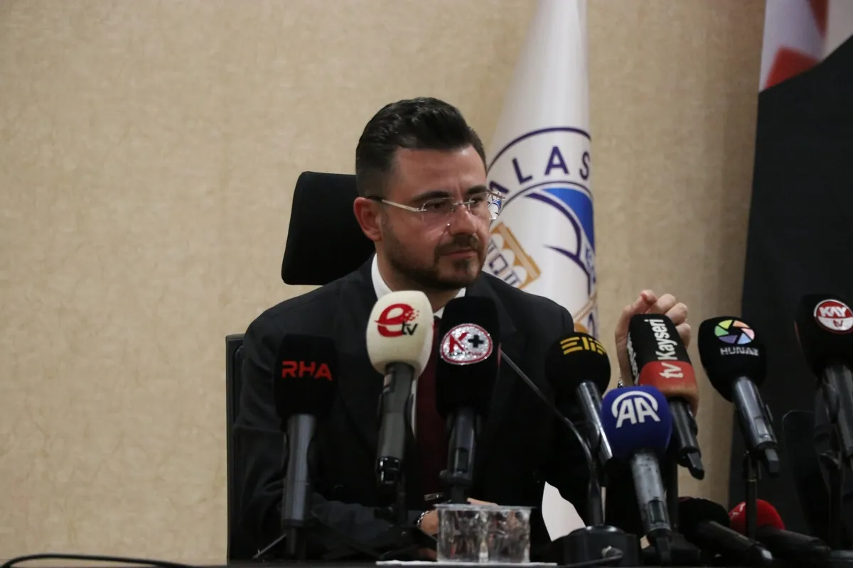 1784119487798.jpeg Bagajında 5 kilo esrar ele geçirilen CHP'li meclis üyesi Alaattin Can Akkılıç tutuklandı: İhraç süreci başladı-5