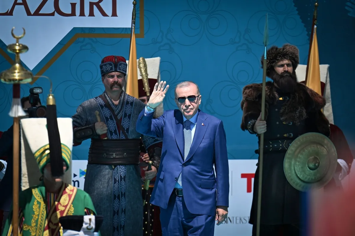baskan-erdoganin-atimizin-kuyrugunu-bagladik-sozlerinin-sifresi-simdi-israil-dusunsun-1787815528033.jpeg Başkan Erdoğan istikameti çizdi! "Atımızın kuyruğunu bağladık" sözleri boşuna değil: Şimdi İsrail düşünsün-6