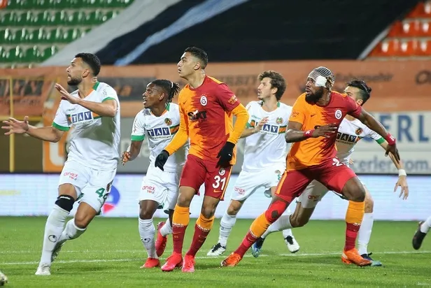 Galatasaray sözleşmeleri bitecek olan Marcao ve Christian Luyindama’nın menajeriyle görüşmelere başladı-5