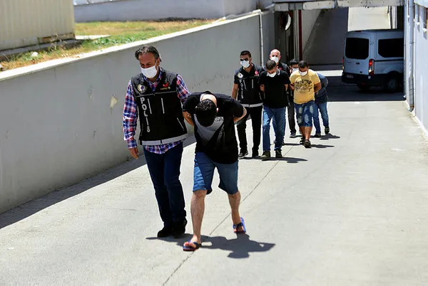 Adana'da uyuşturucu satıcılarına operasyon! Dizi oyuncusu da gözaltında-2