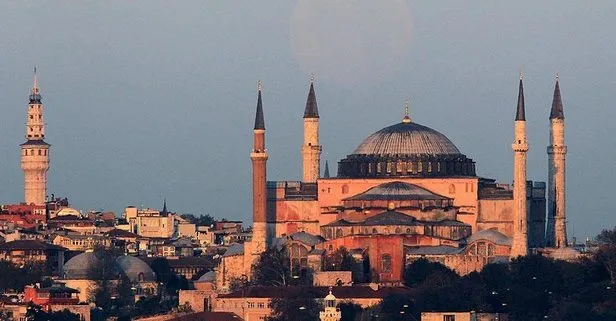 Istanbul Da 21 Cami Ayasofya Camii Acilisina Gelen Vatandaslara Hizmet Icin Sabaha Kadar Acik Olacak Iste O Camiler Takvim