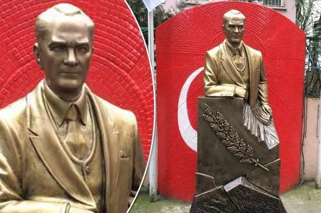 Eskisi yenisini arattı! CHP'li İzmit belediyesi iki heykel denemesinde de Atatürk'e benzetemedi