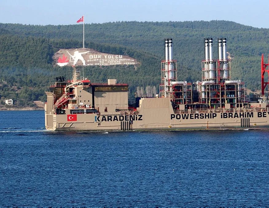 ’İbrahim Bey’ Çanakkale Boğazı’ndan geçti