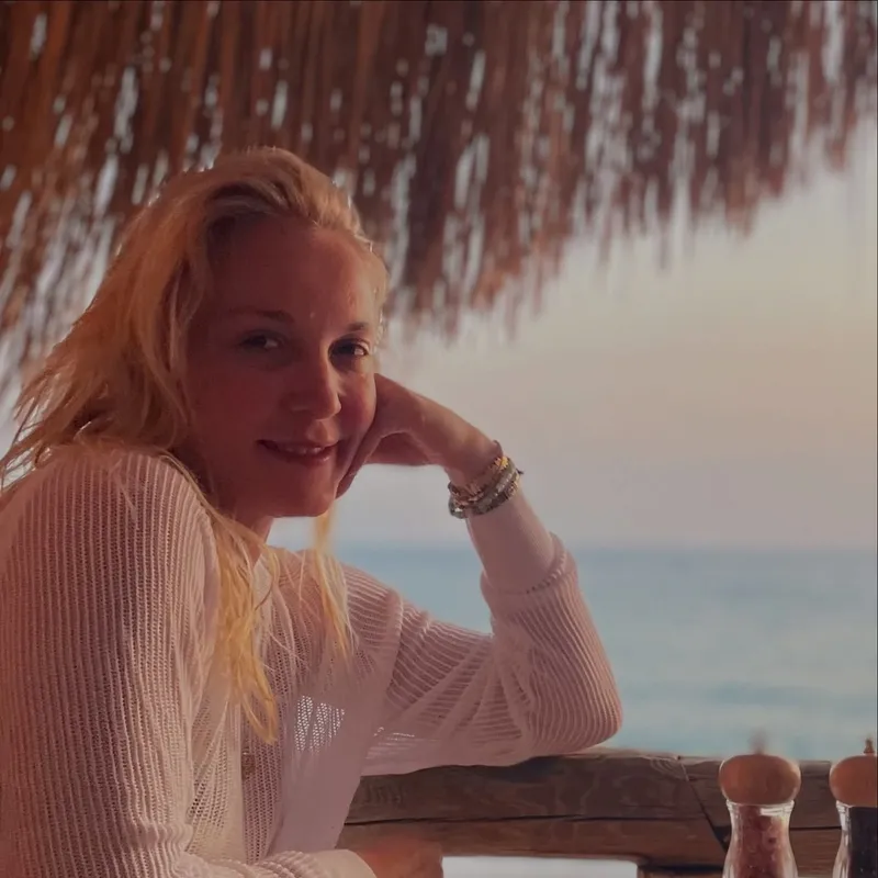 abinin-yildizi-sinan-tuzcu-ve-guzeller-guzeli-esinin-sessiz-rotasi-kaptan-nikahindan-aytmatovun-satirlarina-1772538439107.jpg A.B.İ.’nin yıldızı Sinan Tuzcu ve güzeller güzeli eşinin sessiz rotası: Kaptan nikahından Aytmatov’un satırlarına...-7