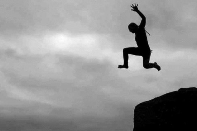 Rüyada uçurumdan atmak ne anlama gelir? Rüyada suya atlamak neye işarettir? Rüyada paraşütle atlamak hayırlı mıdır?