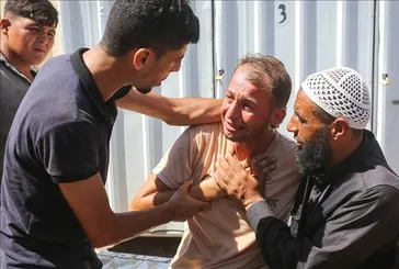 İkiz bebeklerinin doğum belgesini almaya gitmişti: Döndüğünde hepsini ölmüş olarak buldu | ''3 günlüktüler, onların ne suçu vardı?''