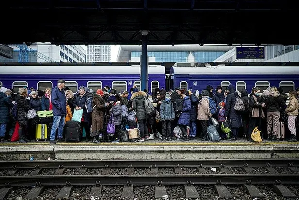 rus-ve-ukraynali-anneler-dunya-medyasina-seslendi-cocuklarin-oldugunu-duyurun-1646692928098.jpeg Rus ve Ukraynalı anneler dünya medyasına seslendi: Çocukların öldüğünü duyurun-2