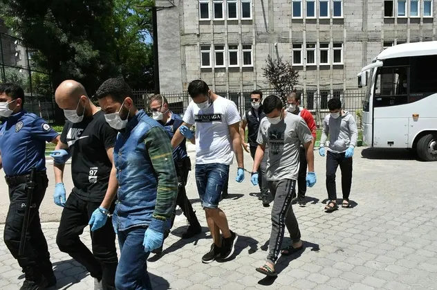 Son dakika: Samsun'da terör örgütü DEAŞ'a yönelik eş zamanlı operasyon! Çok sayıda gözaltı var
