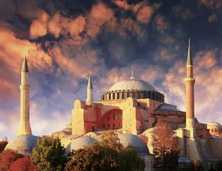 Ayasofya tarihinin yanında çözülemeyen sırlarıyla yüzyıllardır ayakta! İşte Ayasofya'nın gizemleri...