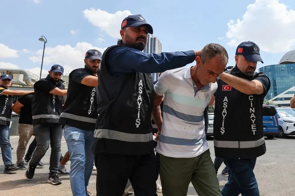 Yeni Partili Melih Meriç’e bıçaklı saldırı! Eski CHP’li Seydi Ahmet Keleş ve oğlu tutuklandı-10
