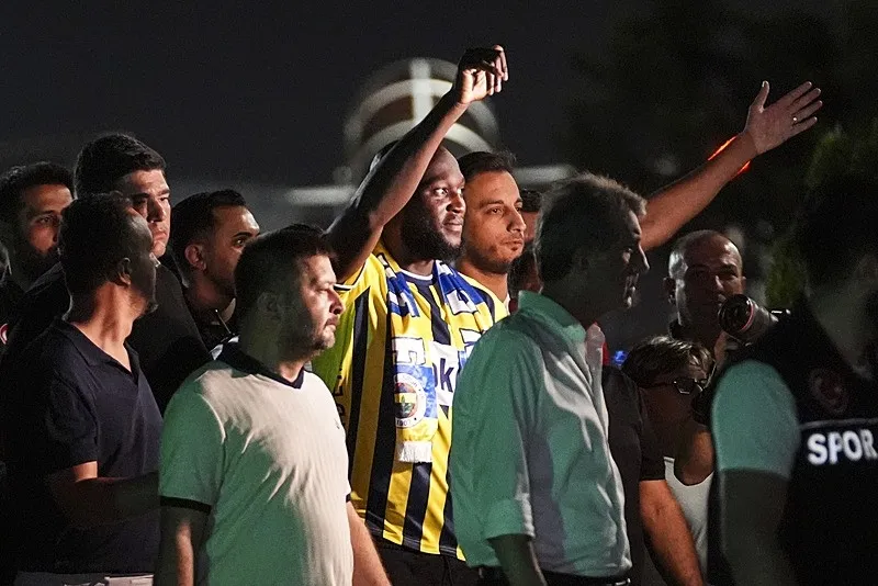 fenerbahceden-forvete-yildiz-takviyesi-lukaku-icin-anlasma-tamam-istanbulda-taraftarla-bulustu-1786574199049.jpeg Fenerbahçe'den forvete yıldız takviyesi! Lukaku için anlaşma tamam: İstanbul'da taraftarla buluştu-5