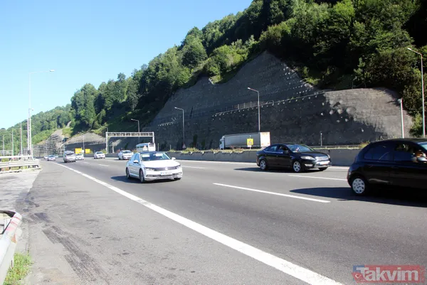 SON DAKİKA: Kurban Bayramı tatili için yollar doldu taştı! Bolu Dağı'nda kilometrelerce araç kuyruğu - 5