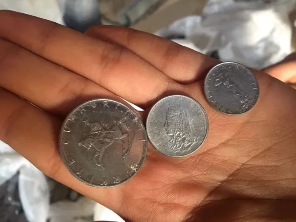 Tarihi konaktan para fışkırdı! Kapı kirişinde...-7