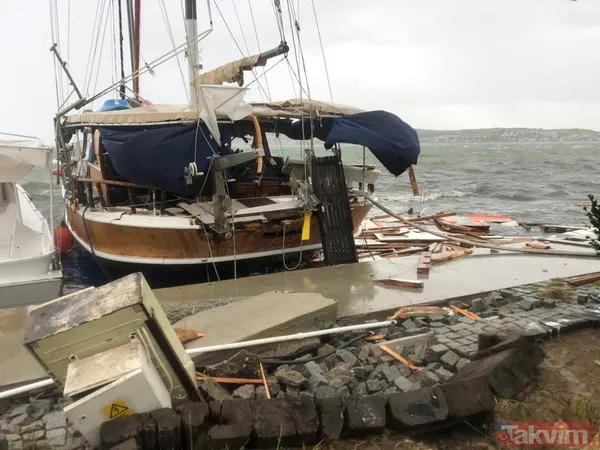Turizm sezonu öncesi fırtına! Ayvalık'ta tekneler battı - 21
