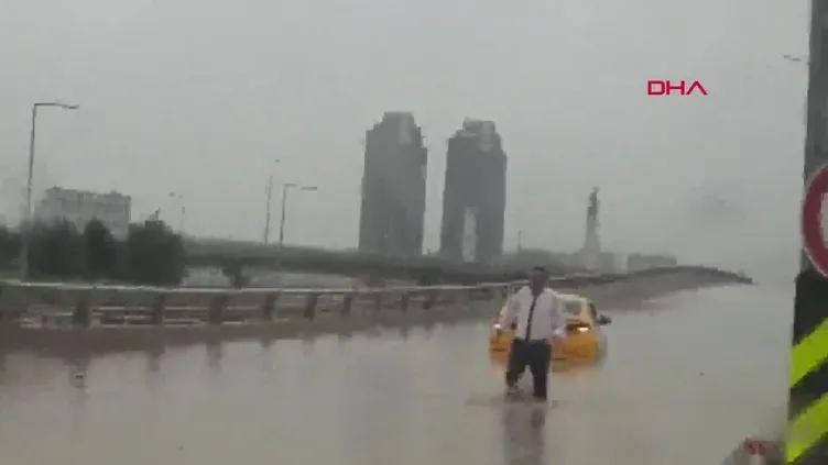 Ankara’yı sel ve dolu vurdu! Yollar göle döndü! | Video