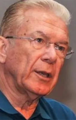 Uğur Dündar Çeşme'de tatilde!