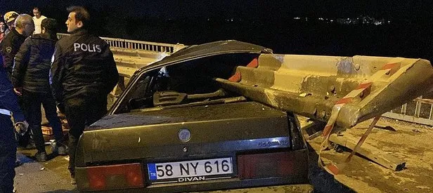 Otomobil bariyerlere ok gibi saplandı!