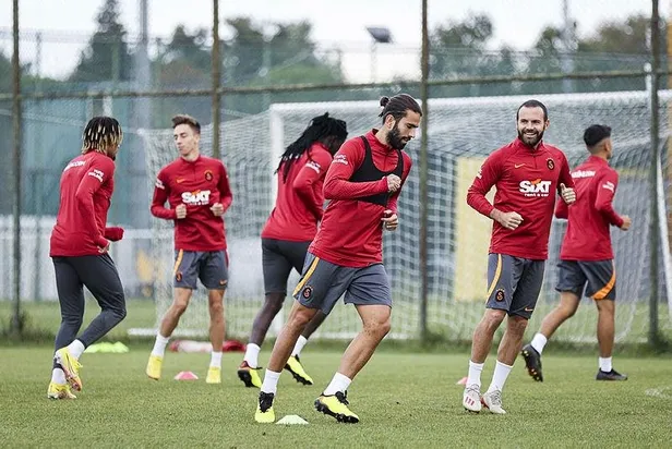 okumus-matador-galatasarayin-yeni-transferi-saha-icinde-maestro-saha-disinda-ise-tam-bir-dahi-1664405602175.jpeg