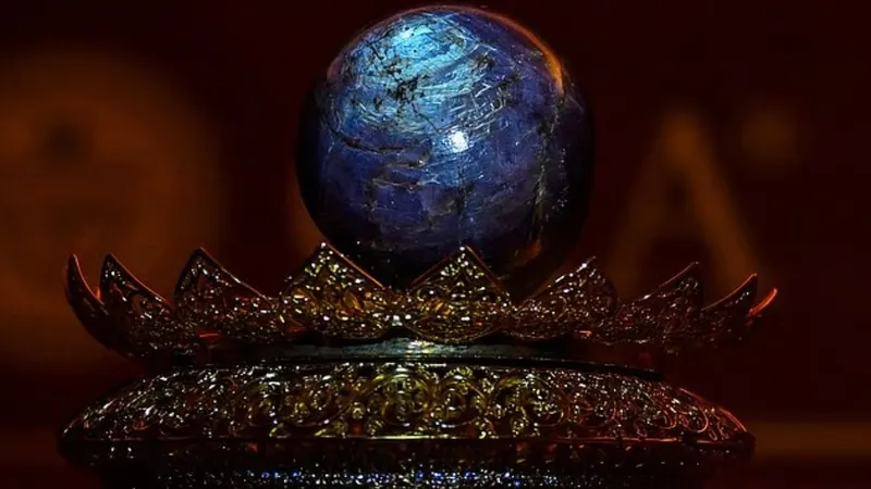 topraktan-servet-cikti-3563-karatlik-mor-yildiz-safir-220-milyon-sterlin-degerinde-1768908518004.jpg Topraktan servet çıktı: 3.563 karatlık mor yıldız safir 220 milyon sterlin değerinde-4