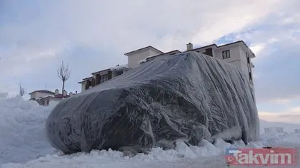 Türkiye’nin en yüksek ilçesi! -20 derecede araçları donmaktan battaniyeyle korudular