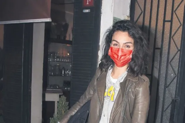 Birce Akalay tangoya sardı