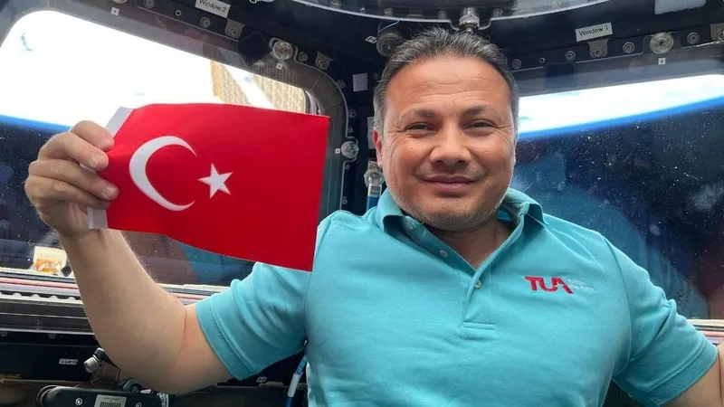 turkiyenin-ilk-astronotu-alper-gezeravcidan-begeni-toplayan-istanbul-paylasimi-gogsumu-kabartan-gozlerimi-dold-1708109325887.jpeg Türkiye'nin ilk astronotu Alper Gezeravcı'dan beğeni toplayan İstanbul paylaşımı: Göğsümü kabartan, gözlerimi dolduran bir andı-3