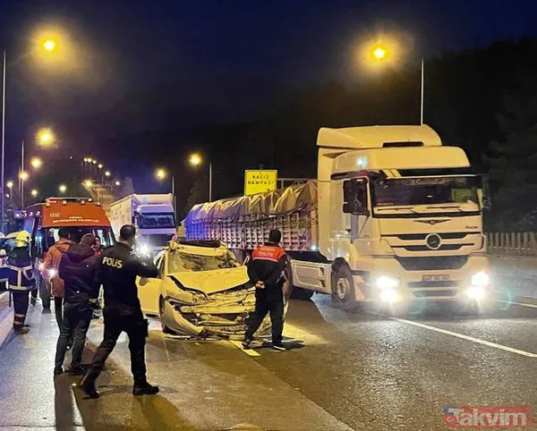 Adana Pozantı'da aşırı hız yapan TIR, kırmızı ışıkta bekleyen araçlara çarptı: 1 ölü, 4 yaralı - 4