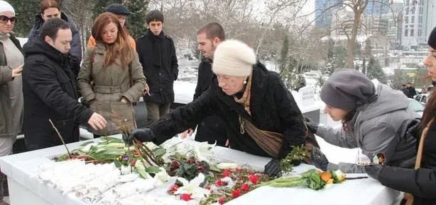 Defne Joy’u unutmadılar