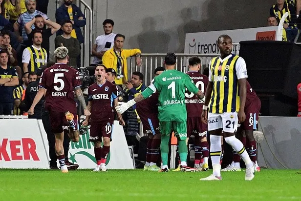 meteoroloji-uyarmisti-kadikoyde-firtina-seri-trabzonla-karsilasana-kadar-1699120422827.jpeg Meteoroloji uyarmıştı: Kadıköy'de Fırtına! Seri Trabzon'la karşılaşana kadar sürdü-5