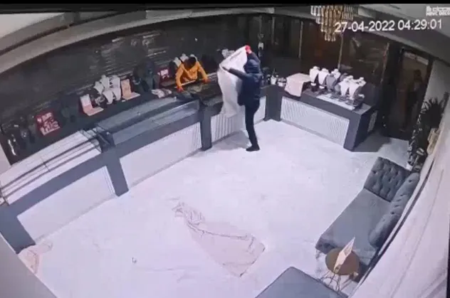 Çuvallarla altın çaldılar! Beykoz'da kuyumcuda milyonluk soygun