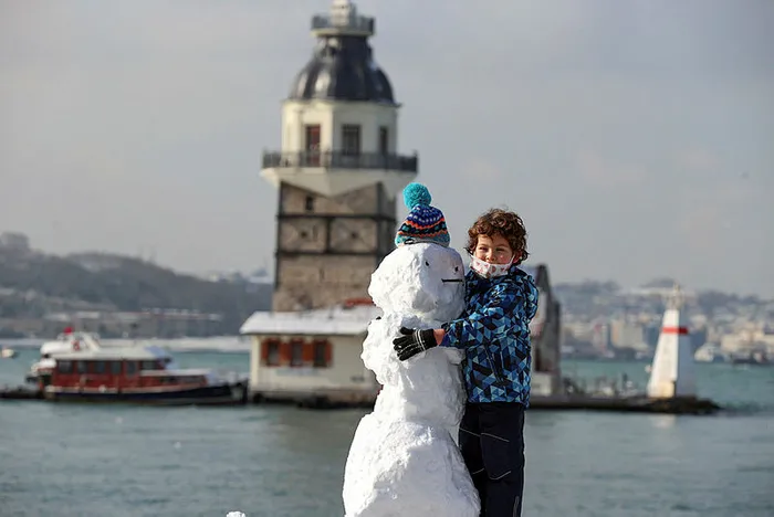 istanbul-icin-kar-yagisi-tarihi-aciklandi-herkes-kendini-siki-hazirlasin-okullar-her-an-tatil-edilebilir-1701860638345.jpg Okullar her an tatil edilebilir! Herkes kendini sıkı hazırlasın; İstanbul için kar yağışı tarihi açıklandı!-3