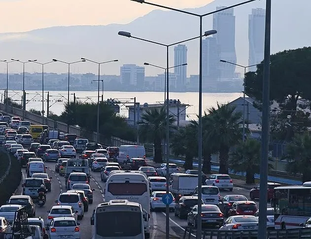 CHP’nin yönetemediği İzmir’de anket sonuçları ortaya çıktı! Vatandaşın ortak derdi trafik ve temizlik