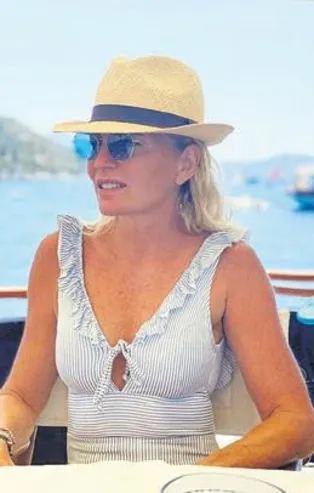 Mine Kalpakçıoğlu Marmaris’e demirledi