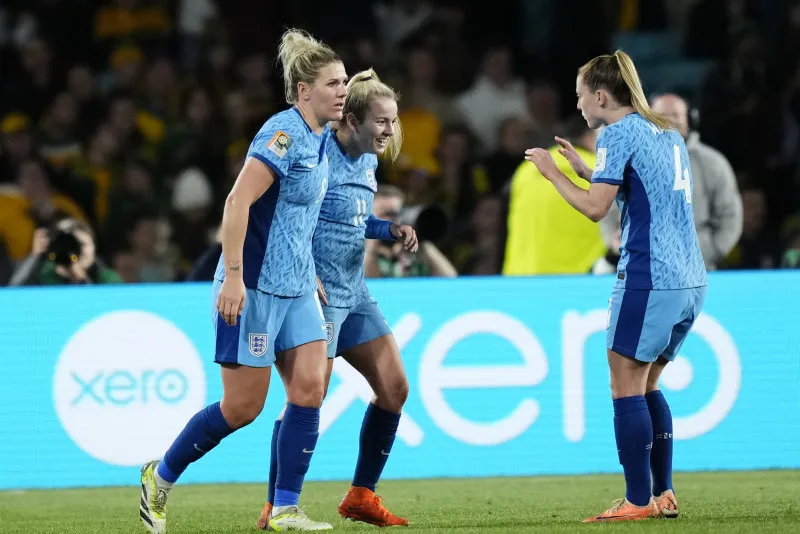 FIFA Kadınlar Dünya Kupası Avustralya İngiltere maçında sapkınlık üçgeni! - 3