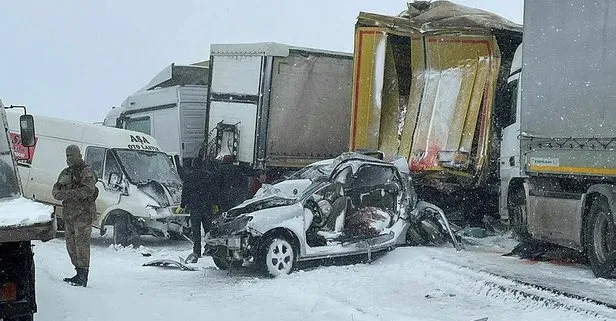 Son dakika: Mardin’in Kızıltepe yoğun kar yağışı nedeniyle zincirleme kaza: 3 ölü, 10 yaralı