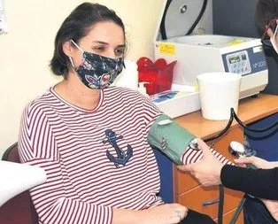 Sağlık kahramanları aşıya da gönüllü oldu