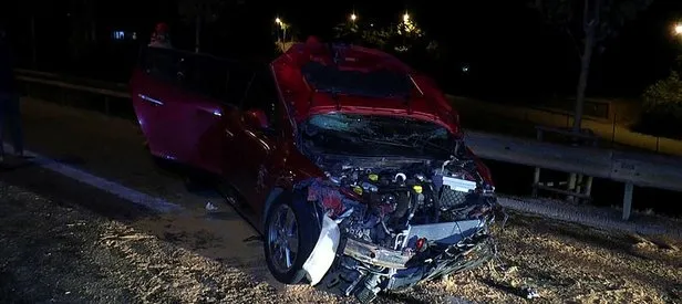 Kartal’da kontrolden çıkan araç bariyerlere girdi